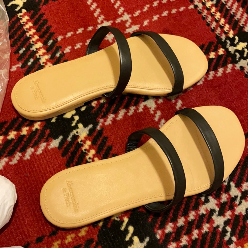 A&f slides size 8-9 medium